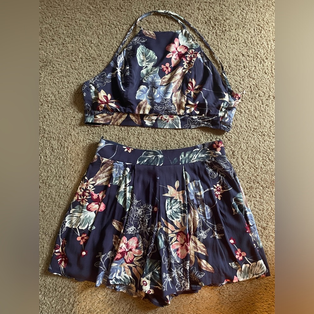 2 Piece Set Halter Cropped Tank Top and Shorts, Floral, Size M